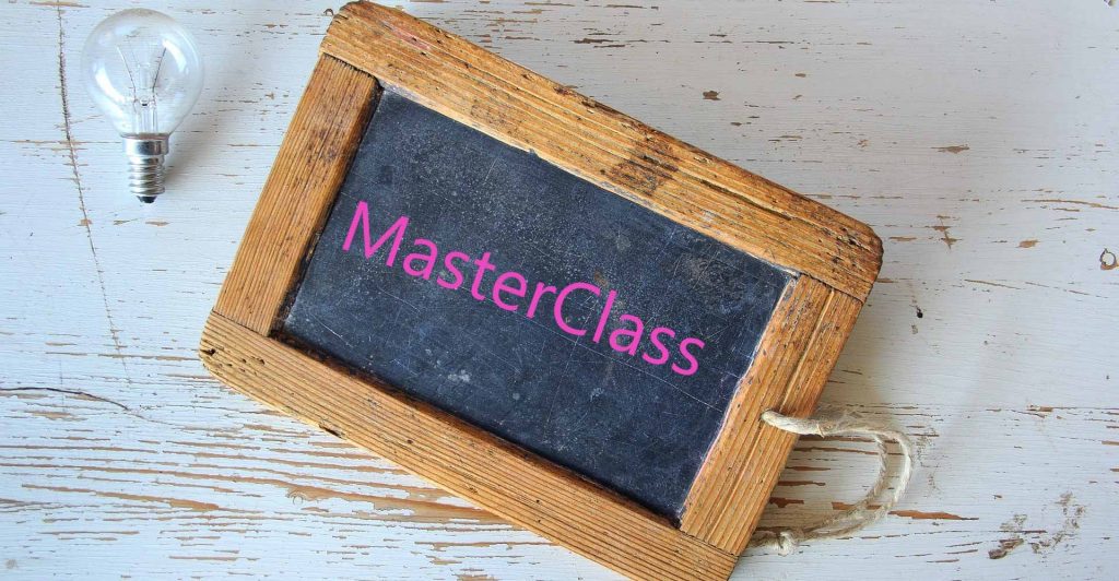 Pizarra pequeña con el texto "Masterclass" para formación especializada.